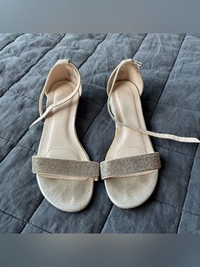 David’s bridal silver rhinestone flat sandals size 7M
